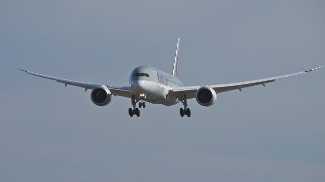 Boeing 787-8 (A7-BCB) - BOE58 (ex-BOE461) on final approach to runway 34L to complete a flight test on 8/20/12. (LN:58 / c/n 38320).