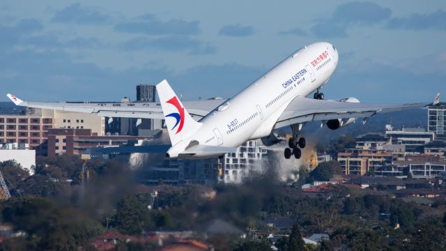 Airbus A330-300 (B-6537)