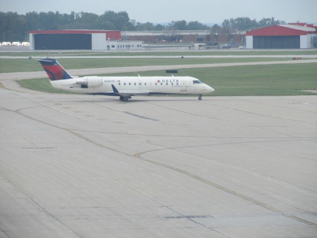 Canadair Regional Jet CRJ-200 (N8883E)