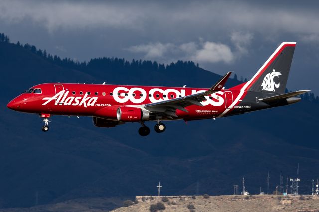 Embraer 175 (N661QX)