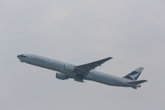 BOEING 777-300 (B-HNN)