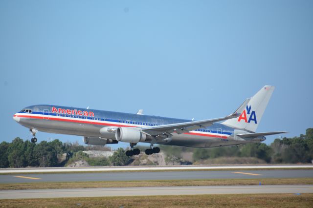 BOEING 767-200 (N398AN) - Take off rwy 18L