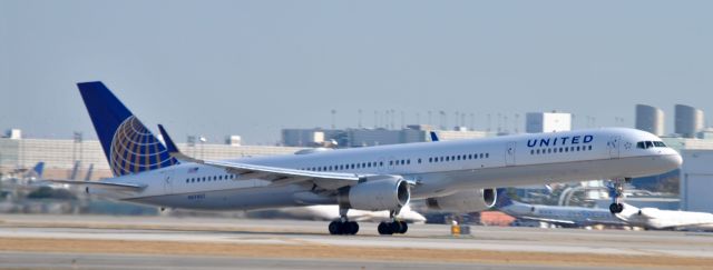 BOEING 757-300 (N57857)