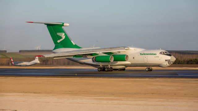 Ilyushin Il-76 (EZ-F428)