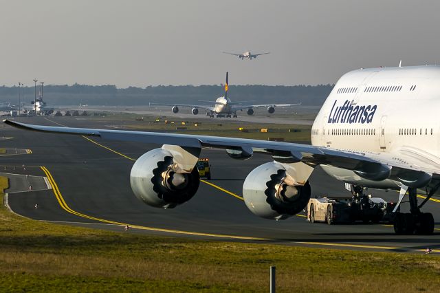 BOEING 747-8 (D-ABYC) - Backround A 380 D-AIMI and 777-300 PT-MUC