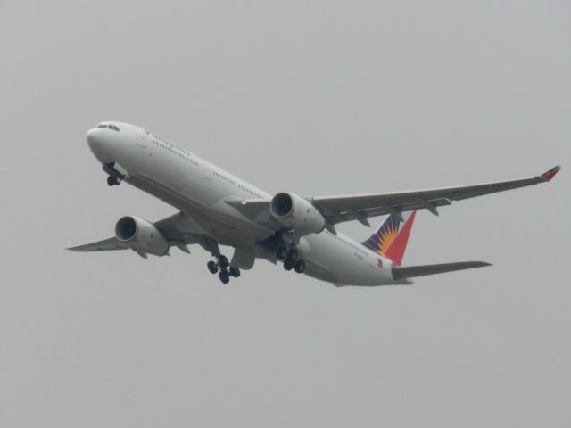 Airbus A330-300 (RP-C8760)