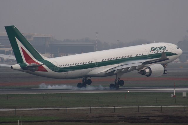 Airbus A330-200 (EI-EJK) - Just another smoky touch down