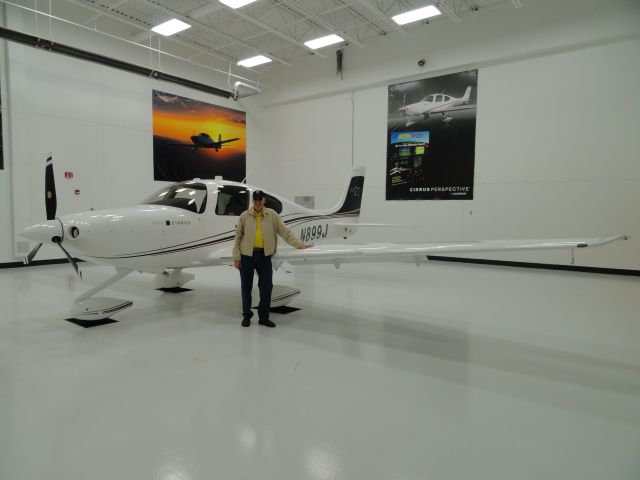 Cirrus SR-22 (N899J)