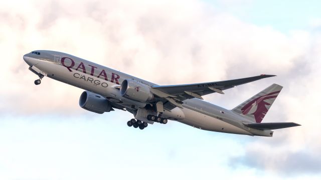 BOEING 777-200LR (A7-BFL)