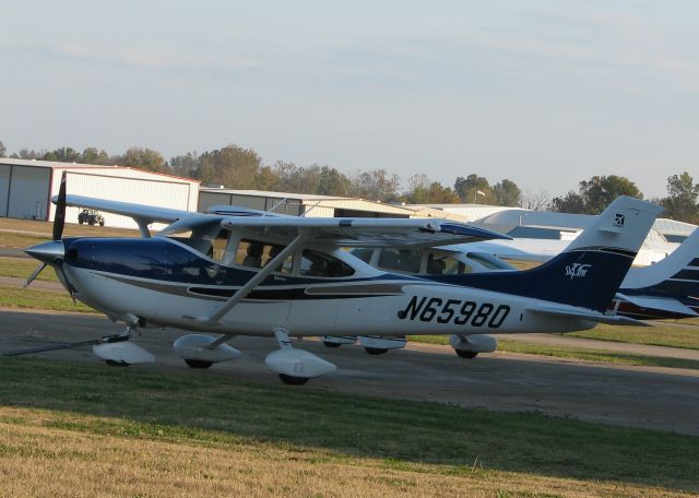 Cessna Skylane (N65980) - Parked outside the hangers ay Downtown Shreveport.