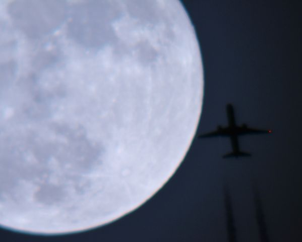 Boeing 757-200 (N704X) - Delta  flight 496 JFK  to  San Francisco 32,000 ft. over Cleveland  making a pass at the Super Moon 12,3.17.