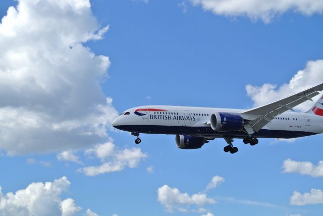 Boeing 787-8 (G-ZBJF) - About to land runway 23! This aircraft was closely followed by the BAW 744 that also landed on 23