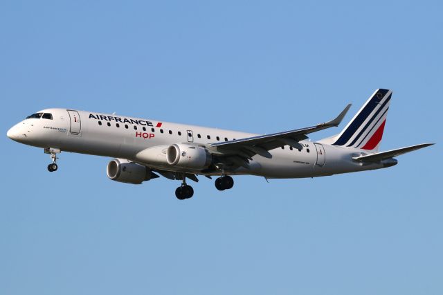 Embraer ERJ-190 (F-HBLM)