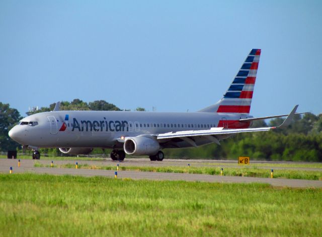 Boeing 737-800 (N936NN)