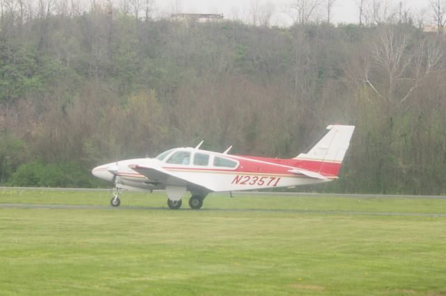 Beechcraft Baron (58) (N223571)