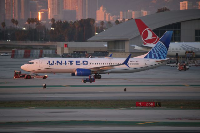 Boeing 737-800 (N87531)