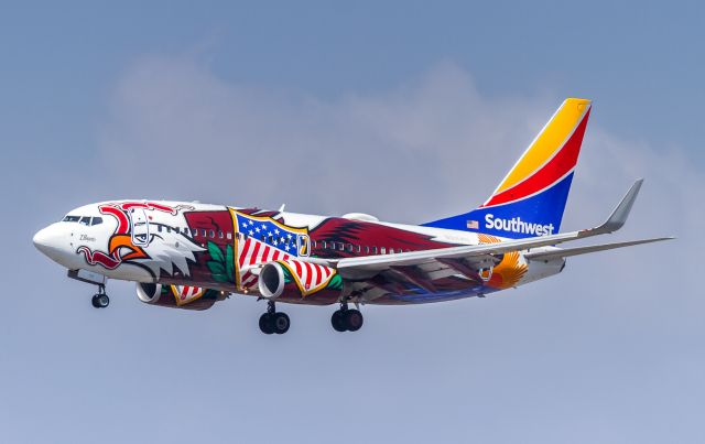 Boeing 737-700 (N918WN) - Absolutely stunning livery on Illinois One as she glides past the QuikPark garage near Sepulveda Blvd at LAX