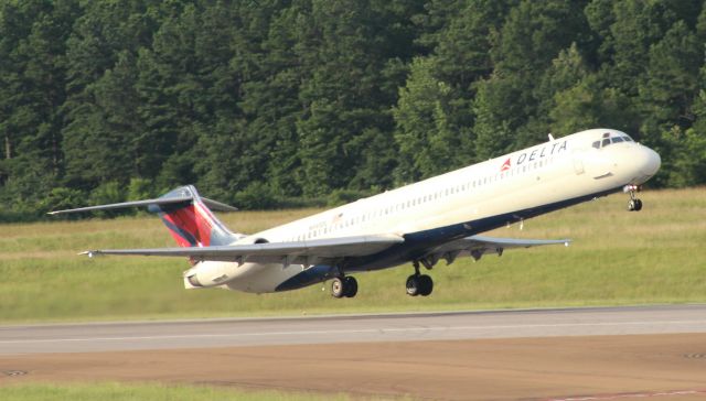 McDonnell Douglas MD-88 (N940DL)