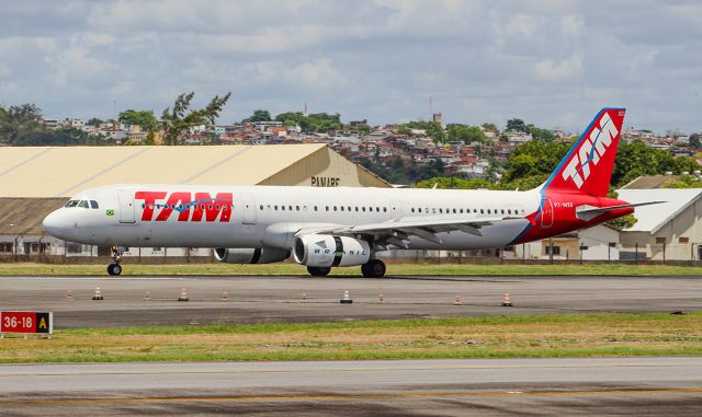 Airbus A321 (PT-MXG)