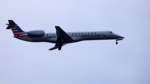 Embraer ERJ-145 (N639AE) - On final is this 1999 American Airlines Eagle Embraer EMB-145LR in the Spring of 2019.