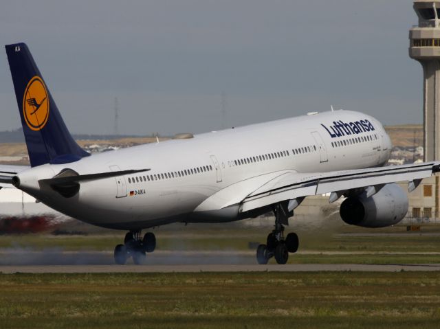 Airbus A330-300 (D-AIKA) - DLH494 arriving from FRA