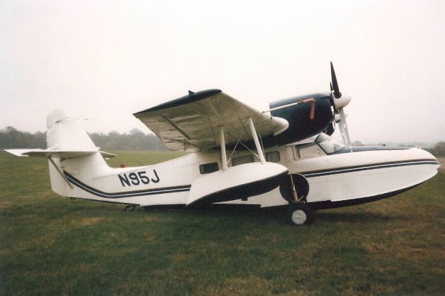 Grumman G-44 Widgeon (N95J) - Seen here in Nov-91.br /br /Registration cancelled 6-Sep-19 as expired.