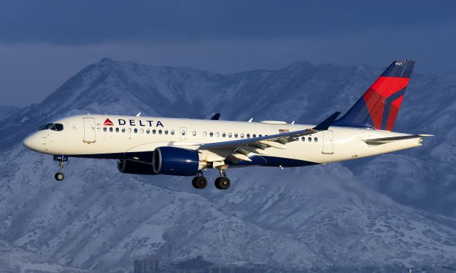 Airbus A220-100 (N127DU)