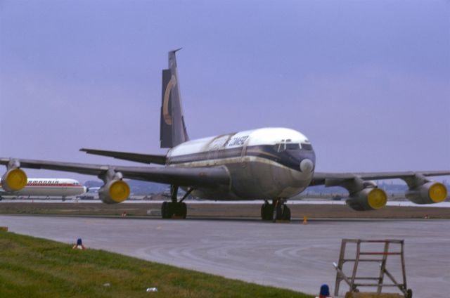 Boeing 707-100 (D-ADAQ) - Air Commerz B 707-138B in November 1972 at Düsseldorf (EDDL)