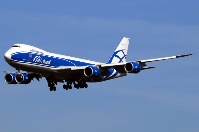 BOEING 747-8 (VQ-BRH)