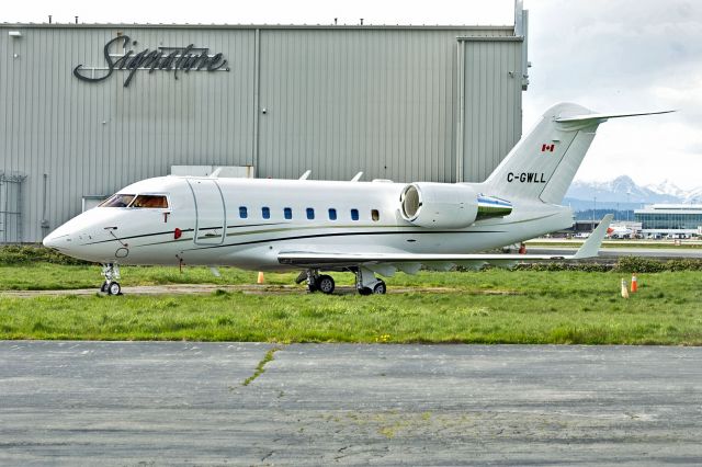 Canadair Challenger (C-GWLL)