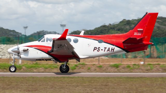 Beechcraft King Air 90 (PS-TAH)