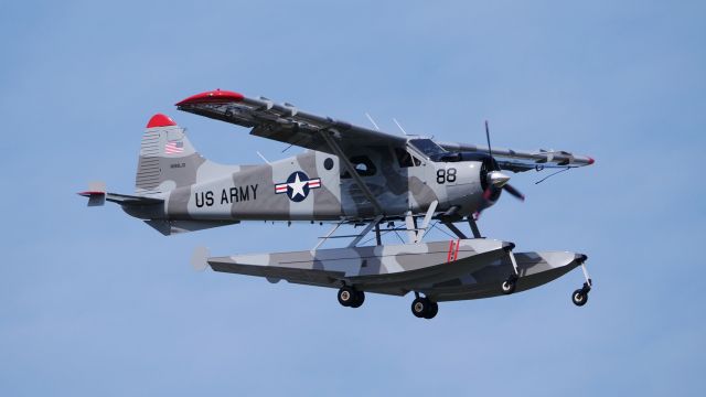 De Havilland Canada DHC-2 Mk1 Beaver (N188JG) - A DeHavilland DHC-2 MK.1 Beaver (Ser #1103) on final to Rwy 16R on 8.23.17. The aircraft owner is Jimmy Graham (#88) TE with the Seattle Seahawks.