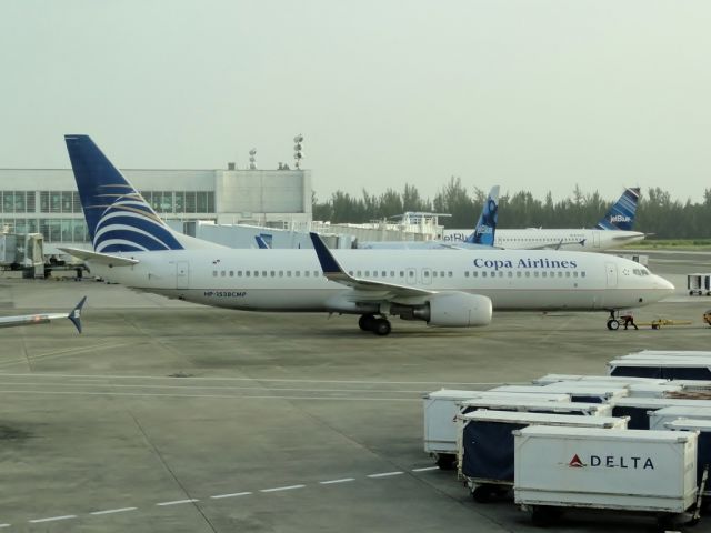 Boeing 737-800 (HP-1538CMP)