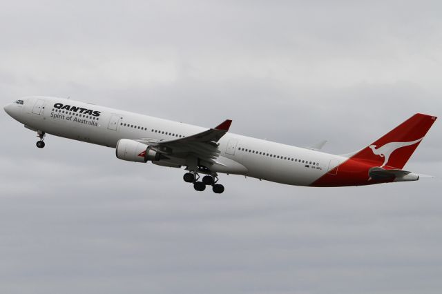 Airbus A330-300 (VH-QPG)