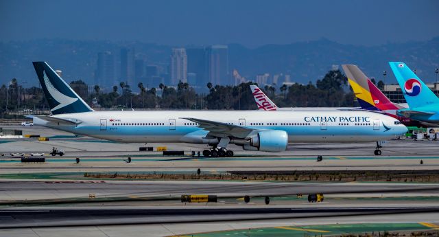 BOEING 777-300 (B-KPX) - B-KPX Cathay Pacific Boeing 777-367(ER) s/n 37897 - Los Angeles International Airport (IATA: LAX, ICAO: KLAX, FAA LID: LAX)br /Photo: TDelCorobr /September 2, 2017