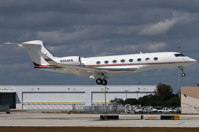 Gulfstream Aerospace Gulfstream G650 (N305KN) - The sister to N305CC arriving from Teterboro. New to the DB.