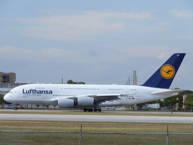 Airbus A380-800 (D-AIML)