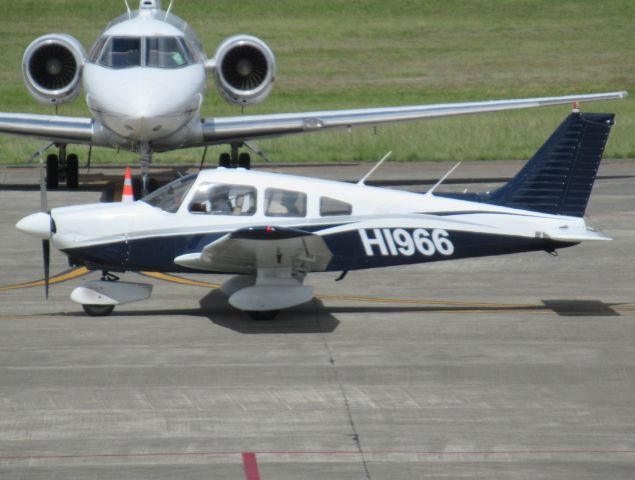 Piper Cherokee (HI966)