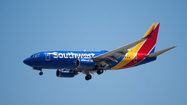 Boeing 737-700 (N7715E) - Heading into San Diego.