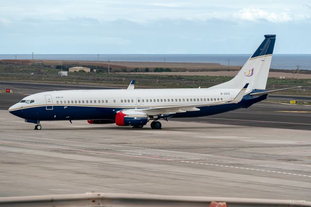 Boeing 737-700 (B-221Z)