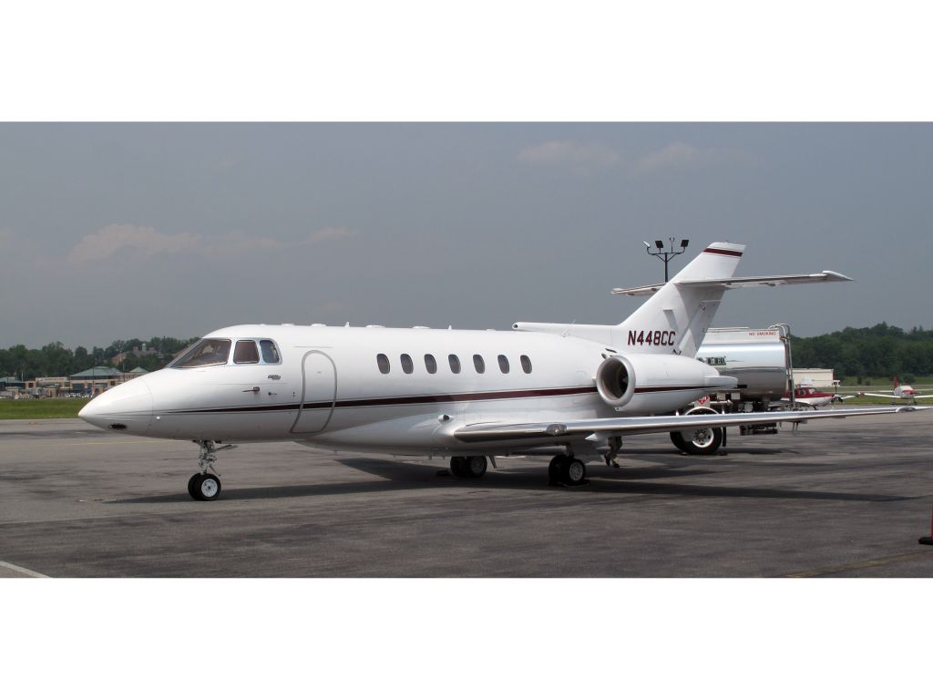 Hawker 1000 (N448CC) - Great performance and a stand up cabin.