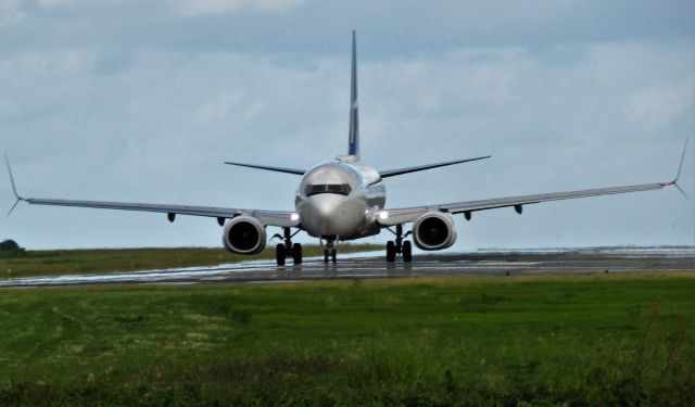 Boeing 737-800 (C-FXMS)