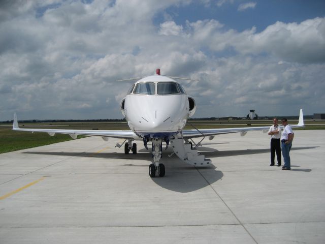 Bombardier Challenger 300 (N300KH)