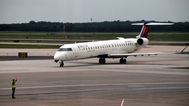 Canadair Regional Jet CRJ-900 (N913XJ) - ex-Mesaba