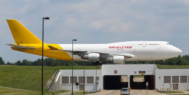 Boeing 747-400 (N743CK) - coming in from runway 36 right to dhl