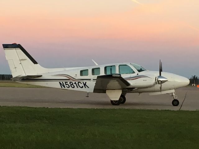 Beechcraft Baron (58) (N581CK)