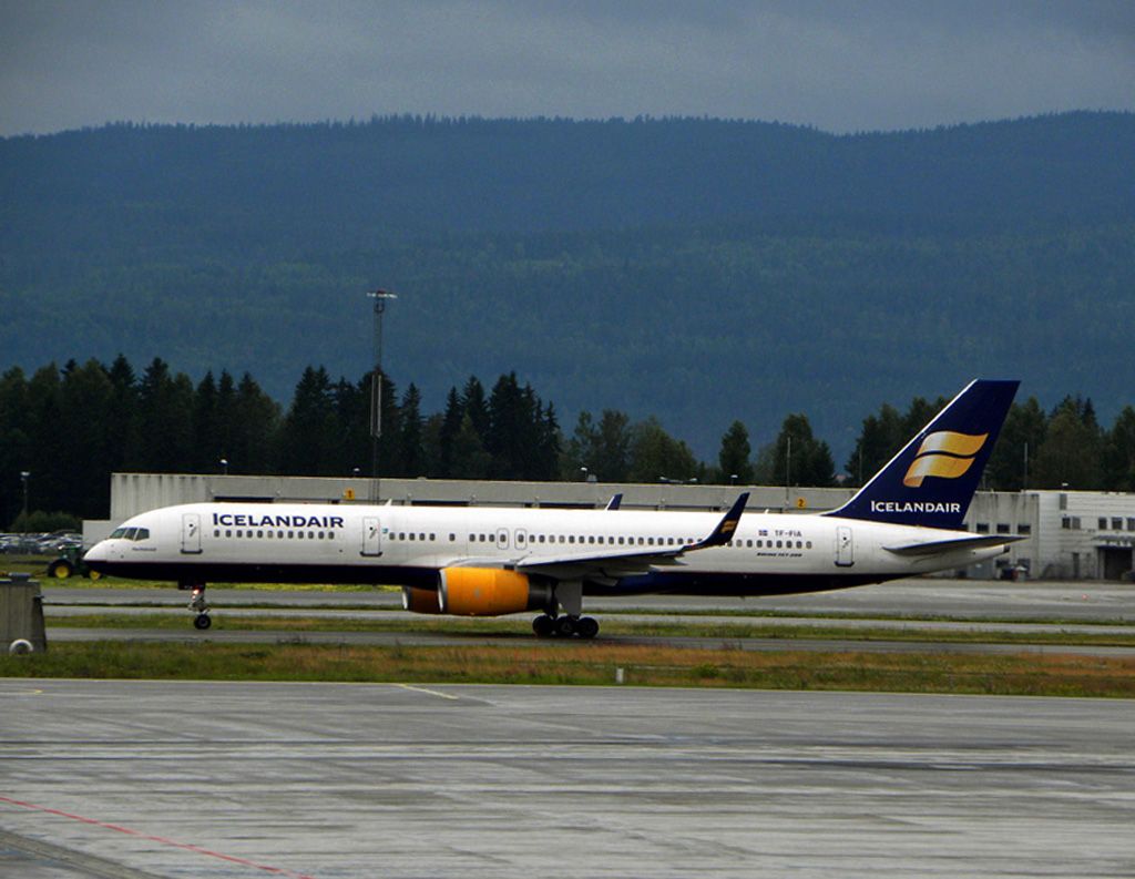 Boeing 757-200 (TF-FIA)