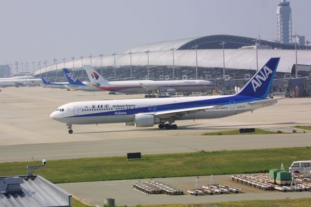 BOEING 767-300 (JA8970)