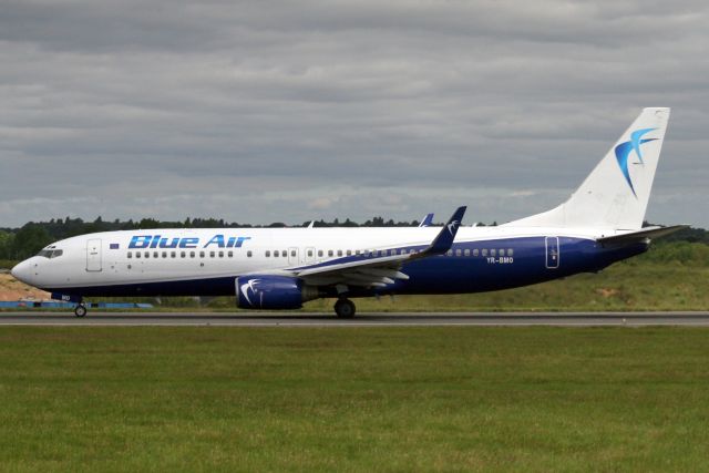 Boeing 737-800 (YR-BMO) - Departing rwy 26 on 1-Jul-19 operating flight BMS2932 to LRBC.