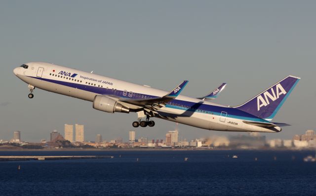 BOEING 767-300 (JA623A)